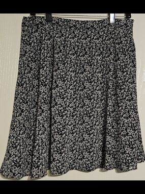 H&M Black and White Floral Skater Skirt